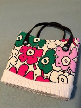 Marimekko x Crocs Unikko Floral Print Tote Bag in Pink, Green & White